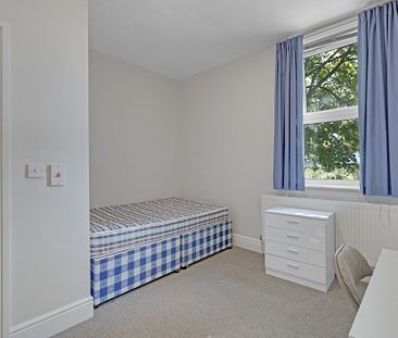 Convenient 4-Bed Ensuite Student House - Photo 5