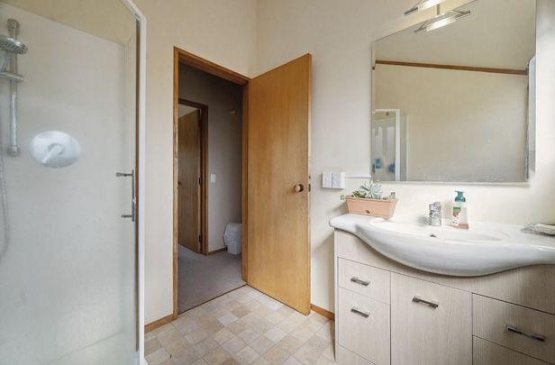 Spacious 4 bedroom home - Photo 1