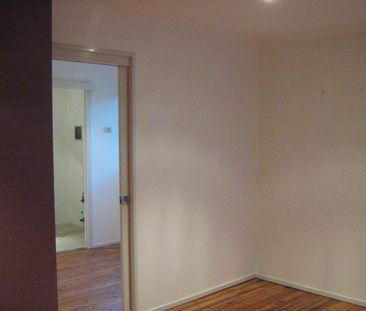 Quiet and Spacious Four Bedroom Family House for Rent! - Photo 2