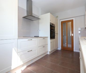 3 bedroom flat to rent - Photo 3