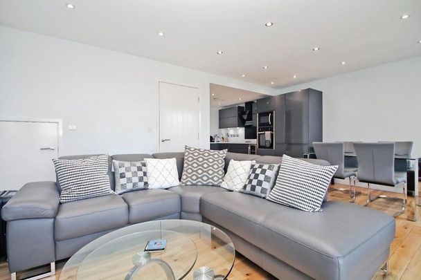 3 bedroom property to rent - Photo 1