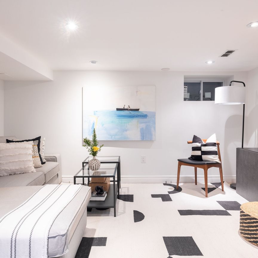 For Lease - 318 Indian Grove, Toronto, Ontario - Photo 1