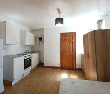 Studio Flat, Bradbury St, N16 - Photo 3