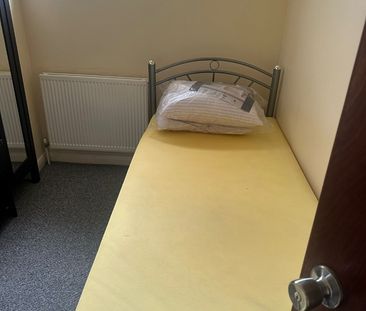 Room in a Shared House, Queens Road, E11 - Photo 3