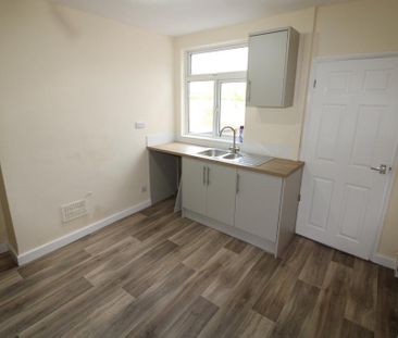 2 bedroom semi-detached house to rent - Photo 6