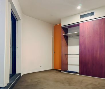 2b1b - Master Bedroom - Photo 3