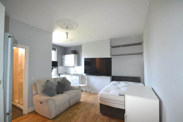 Studio to rent - Photo 1