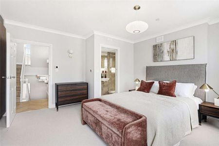 An exceptional, high-specification duplex apartment with private roof terrace. - Photo 2