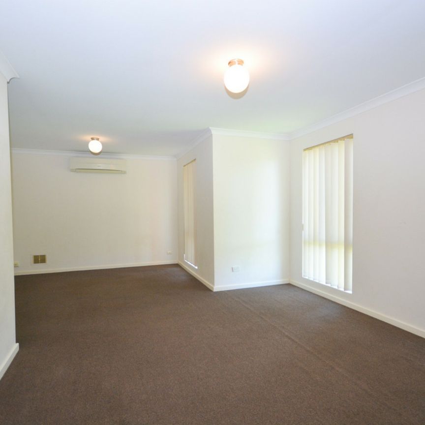 Spacious Family Living in Sought-After Erskine. - Photo 1