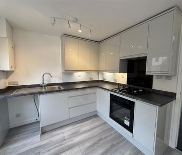 2 bedroom terraced house to rent - Photo 4