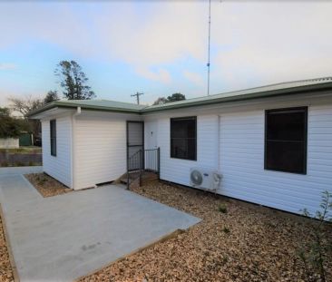 Comfortable Modern Living in South Katoomba! - Photo 3