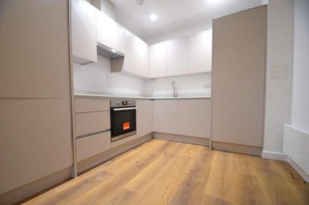 Staines-upon-thames, TW18 - Photo 5