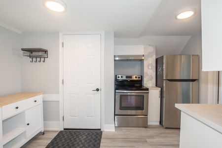 20 Patsy Ave, Welland - All Inclusive 2 Bedroom Upper Unit - Photo 3