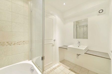 4 bedroom House to rent in Loudoun Road, St John's Wood, London, NW8 - Photo 5