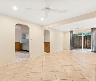 Charming 3-Bedroom Home with Pool! - Photo 4