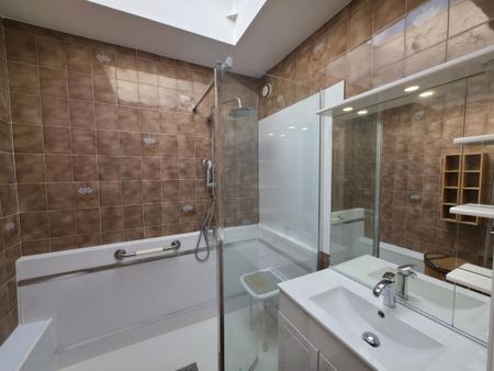 Location Appartement 4 pièces Meublé 90m² ANTIBES 06600 - Photo 4