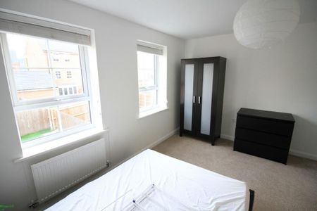 4 bedroom terraced house to rent - Photo 2