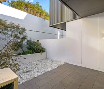 Tri-Level Townhouse I Near New Condition I Double Parking Space - Photo 6