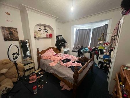 Milton Road, SO15 - Photo 4