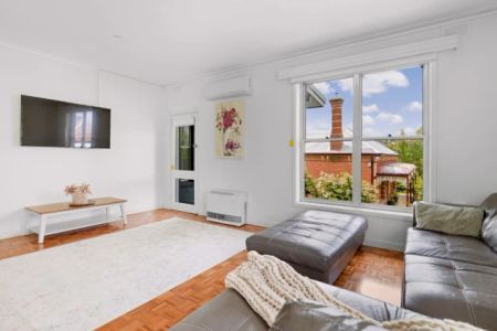 2 Bed, 1 Bath - Photo 4