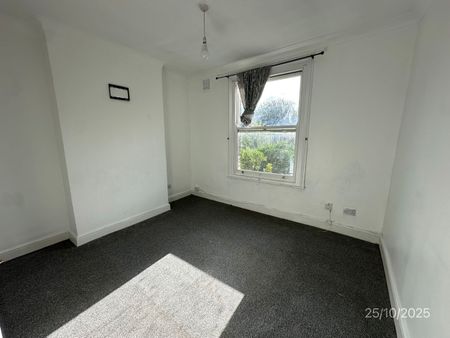 2 Bed Flat, Osborne Road, E7 - Photo 3