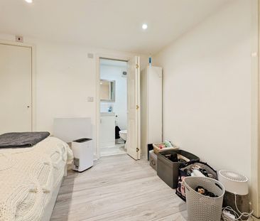 Victoria Road, SO19 - Photo 3