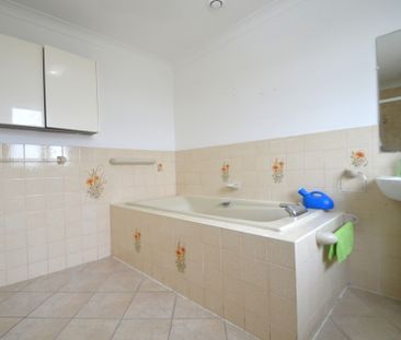 5 bedroom Semi-detached house to rent - Photo 2