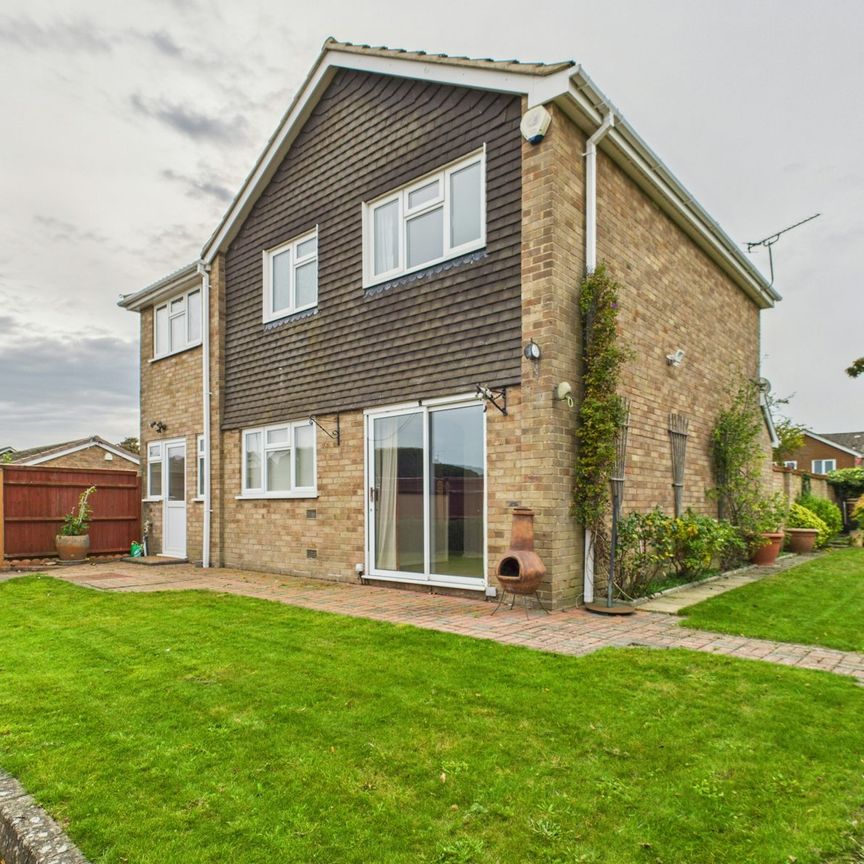 Detached house to rent on - Photo 1