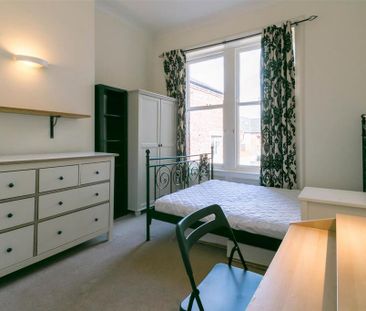 3 bedroom flat to rent - Photo 3