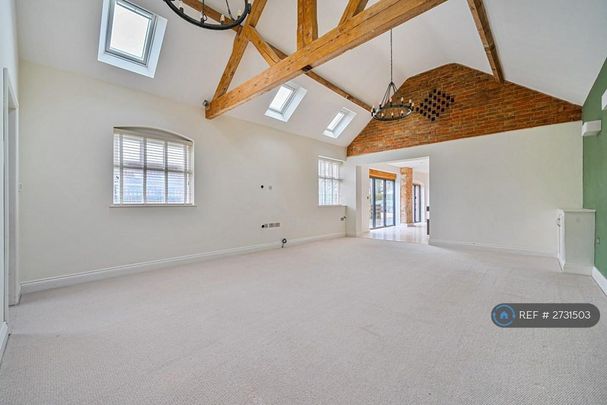 5 bedroom semi-detached house to rent - Photo 1