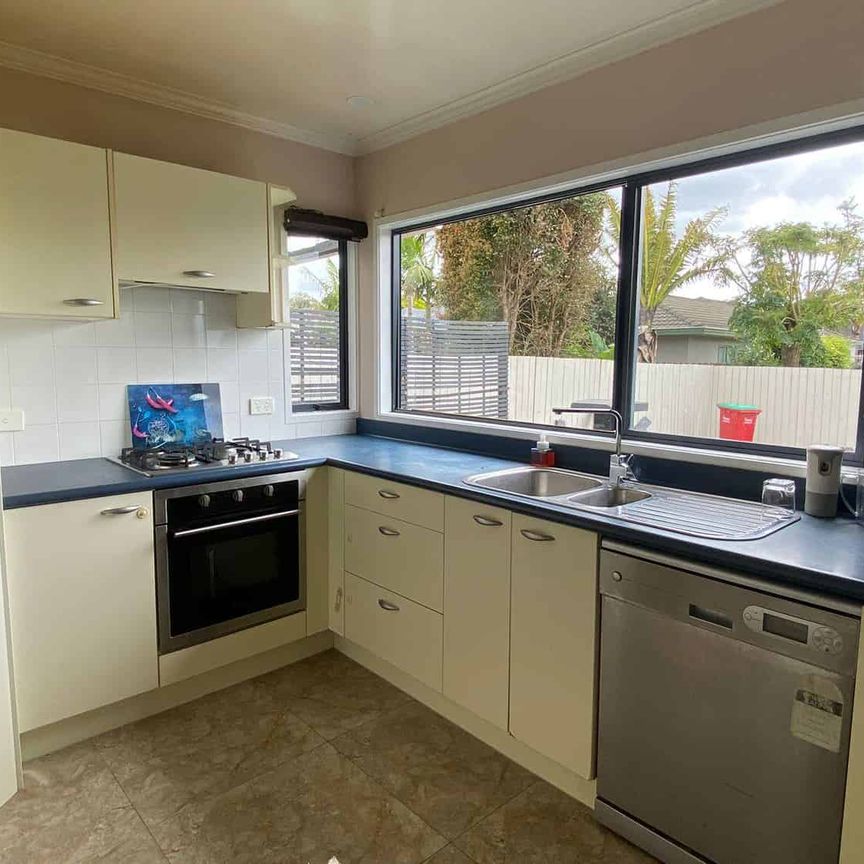 Spacious house with 4 bedrooms and 2 bathrooms - Photo 1