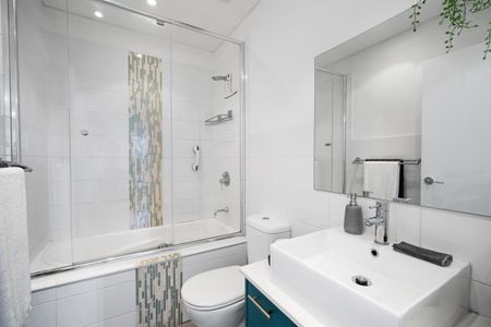 Easy Living in a Prime Merrylands Location - Furniture Included - Photo 5