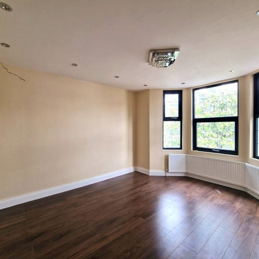 3 bed Flat for Rent - Photo 1