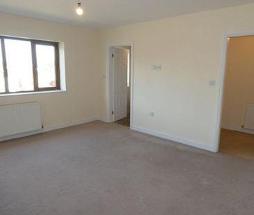 4 bedroom detached house to rent - Photo 3