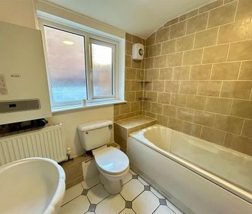 3 bedroom terraced house to rent - Photo 6
