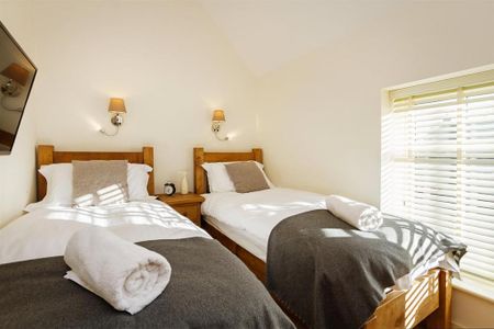 3 bedroom parking to rent - Photo 5