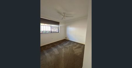 SPACIOUS FAMILY HOME - Photo 4