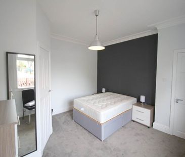 Rosemont Avenue (room 1), Bramley, Leeds - Photo 3