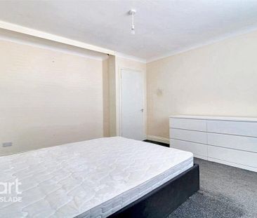 2 bedroom semi-detached house to rent - Photo 3