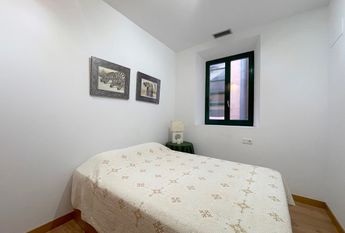 Apartamento amueblado de 3 dormitorios y 2 baños con patio en la Plaza de Cort, Palma.