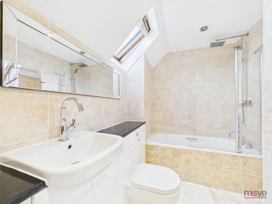 2 bedroom coach house to rent - Photo 1