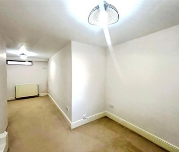 4 bedroom detached house to rent - Photo 6