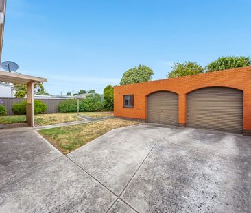READY TO MOVE IN - WENDOUREE - Photo 4