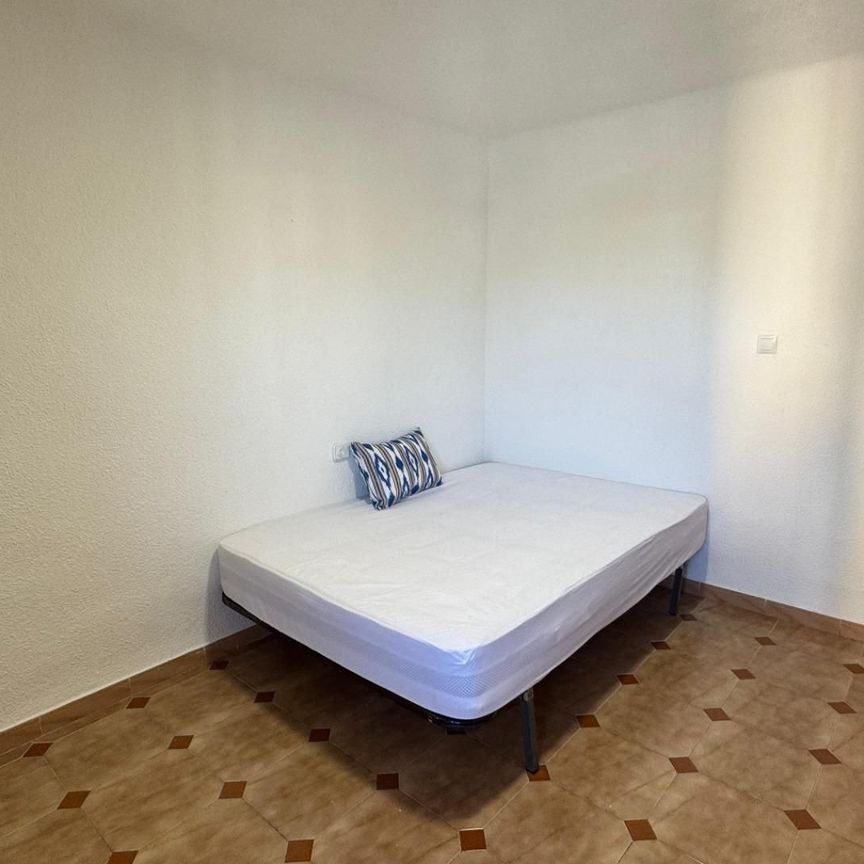 Apartamento de alquiler en Calle de Los Pueblos, Virgen del Remedio - Parque Lo Morant - Photo 1