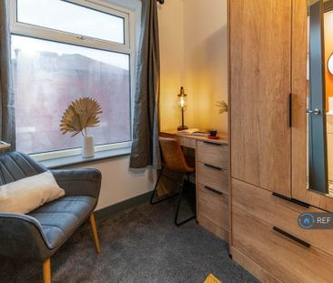 1 bedroom in a house share to rent - Photo 3