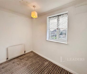 3 bedroom semi-detached house to rent - Photo 5