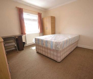 Clarendon Road, Reading, RG6 - Photo 1