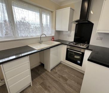 Kings Avenue - Photo 2