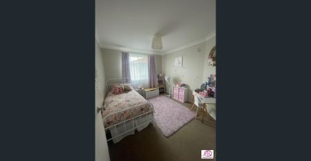 3 BEDROOM VILLA IN GREAT LOCATION -AVAILABLE 19TH JANUARY 2026 - Photo 2