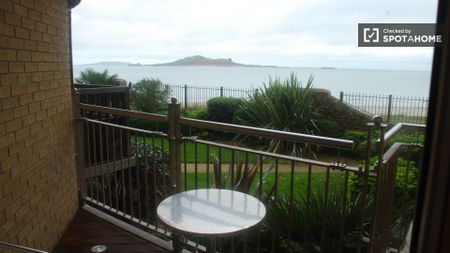 Fantastic 2 Bed Apartment with Balconies in Howth, Dublin - Photo 2